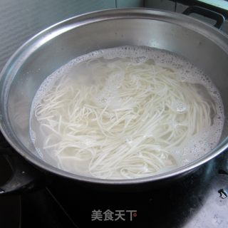 丝瓜鸡蛋面的做法步骤：2