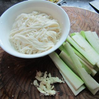 丝瓜鸡蛋面的做法步骤：3