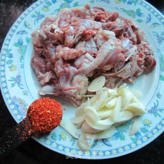蒜片子鸭的做法步骤：1
