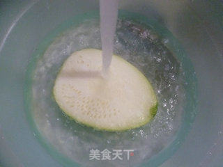 牛肉蒲瓜粉丝汤的做法步骤：2