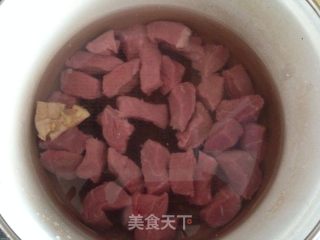 红烧牛肉面的做法步骤：1
