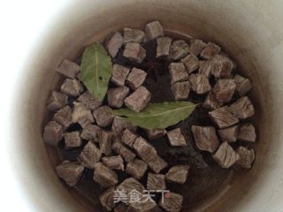 红烧牛肉面的做法步骤：2