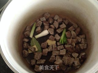 红烧牛肉面的做法步骤：3