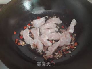 苦瓜炒龙利鱼的做法步骤：6