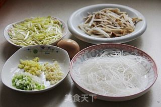 干捞粉丝的做法步骤：1