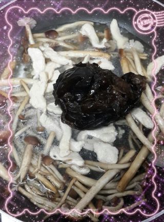 茶树菇黑木耳炒鸡的做法步骤：6