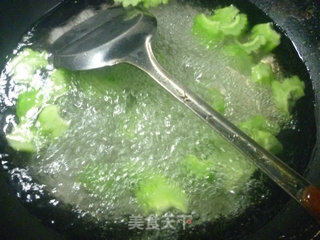 苦瓜炒五花肉的做法步骤：5