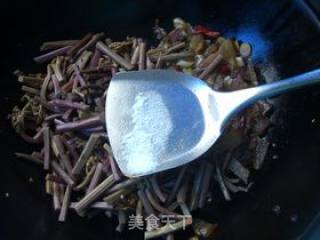 腊肉炒蕨菜的做法步骤：7