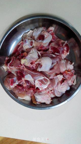 香菇焖鸡的做法步骤：2