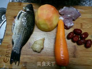 鲫鱼木瓜红枣汤的做法步骤：1