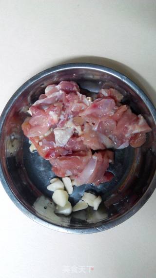 鸡肉炒面的做法步骤：1