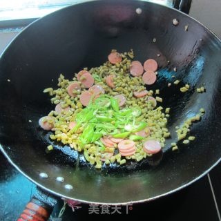 咸豆角炒肉花肠的做法步骤：5