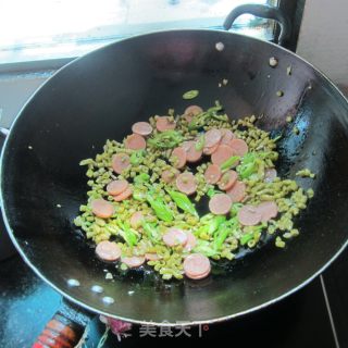 咸豆角炒肉花肠的做法步骤：6
