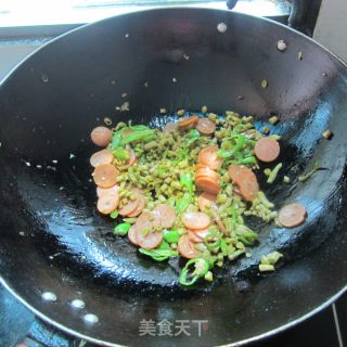 咸豆角炒肉花肠的做法步骤：9