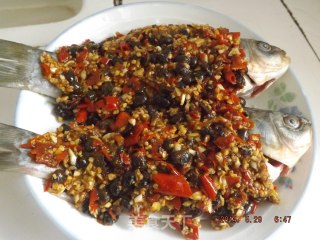 剁椒豆豉蒸鱼的做法步骤：6