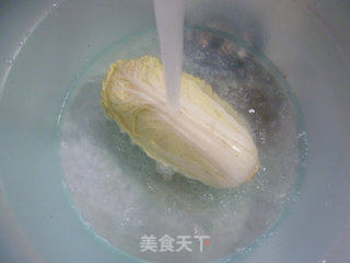 黑木耳油面筋炒娃娃菜的做法步骤：2