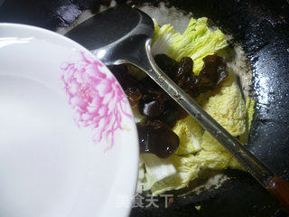 黑木耳油面筋炒娃娃菜的做法步骤：5