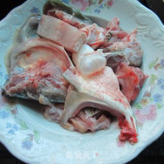 白萝卜丝煮鱼的做法步骤：1