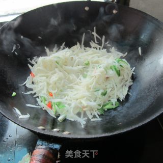 白萝卜丝煮鱼的做法步骤：4