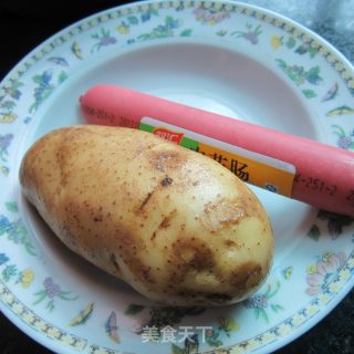 土豆火腿肠的做法步骤：1