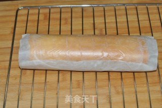 草莓戚风蛋糕卷的做法步骤：14