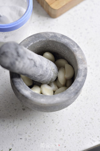 老油条拌黄瓜的做法步骤：1