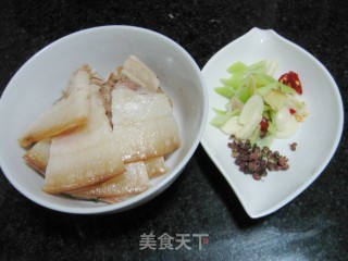 萝卜干炒腊肉的做法步骤：2