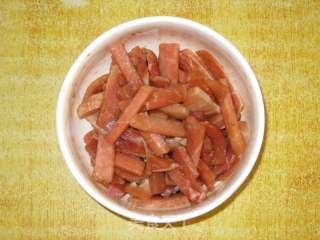 辣椒肉丝炒饼的做法步骤：1
