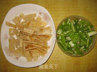 辣椒肉丝炒饼的做法步骤：2