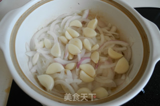 砂锅蒜香碟鱼头的做法步骤：7