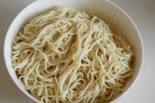 香椿麻汁拌面的做法步骤：6