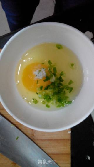 鸡蛋饼的做法步骤：2