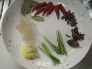 大盘鸡的做法步骤：1