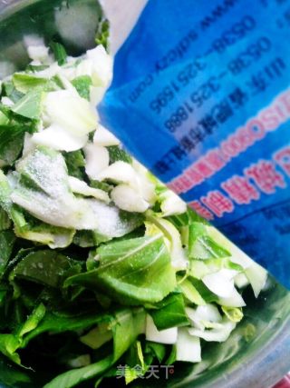 炒，爆腌小油菜的做法步骤：3