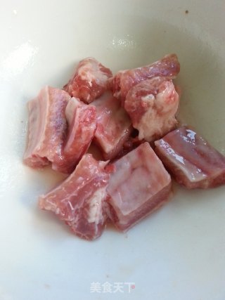 糖醋排骨的做法步骤：1