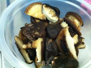 端午咸肉粽的做法步骤：4