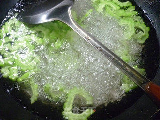 苦瓜炒雪菜的做法步骤：5