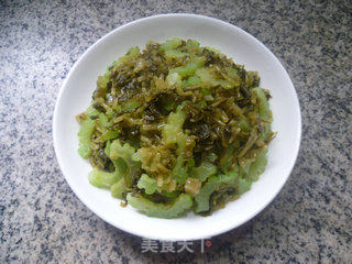 苦瓜炒雪菜的做法步骤：11