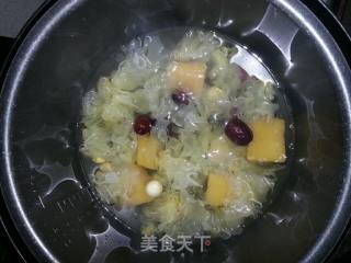 银耳莲子红栆糖水的做法步骤：5