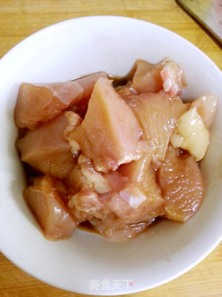 酱香三杯鸡的做法步骤：2