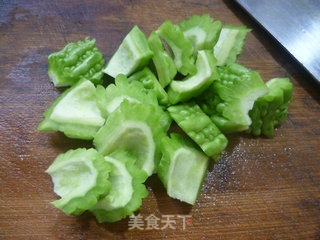 苦瓜烧豆腐的做法步骤：3