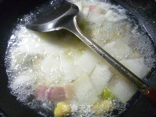 咸肉蚕豆冬瓜汤的做法步骤：8