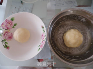 我一直都心心念念的中式点心——豆沙菊花酥的做法步骤：1