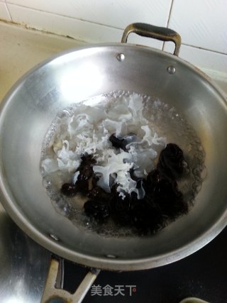 凉拌双耳的做法步骤：2