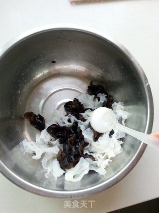 凉拌双耳的做法步骤：4