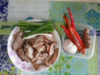 炒腊肉的做法步骤：1