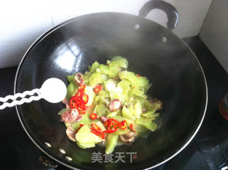 香肠炒莴笋的做法步骤：7