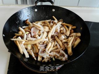 茶树菇炒鱿鱼的做法步骤：7