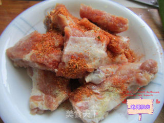 排骨炖土豆--如何做出嫩而不柴的排骨的做法步骤：1