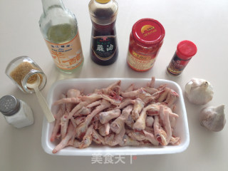 秘制蒜香鸡脚的做法步骤：1